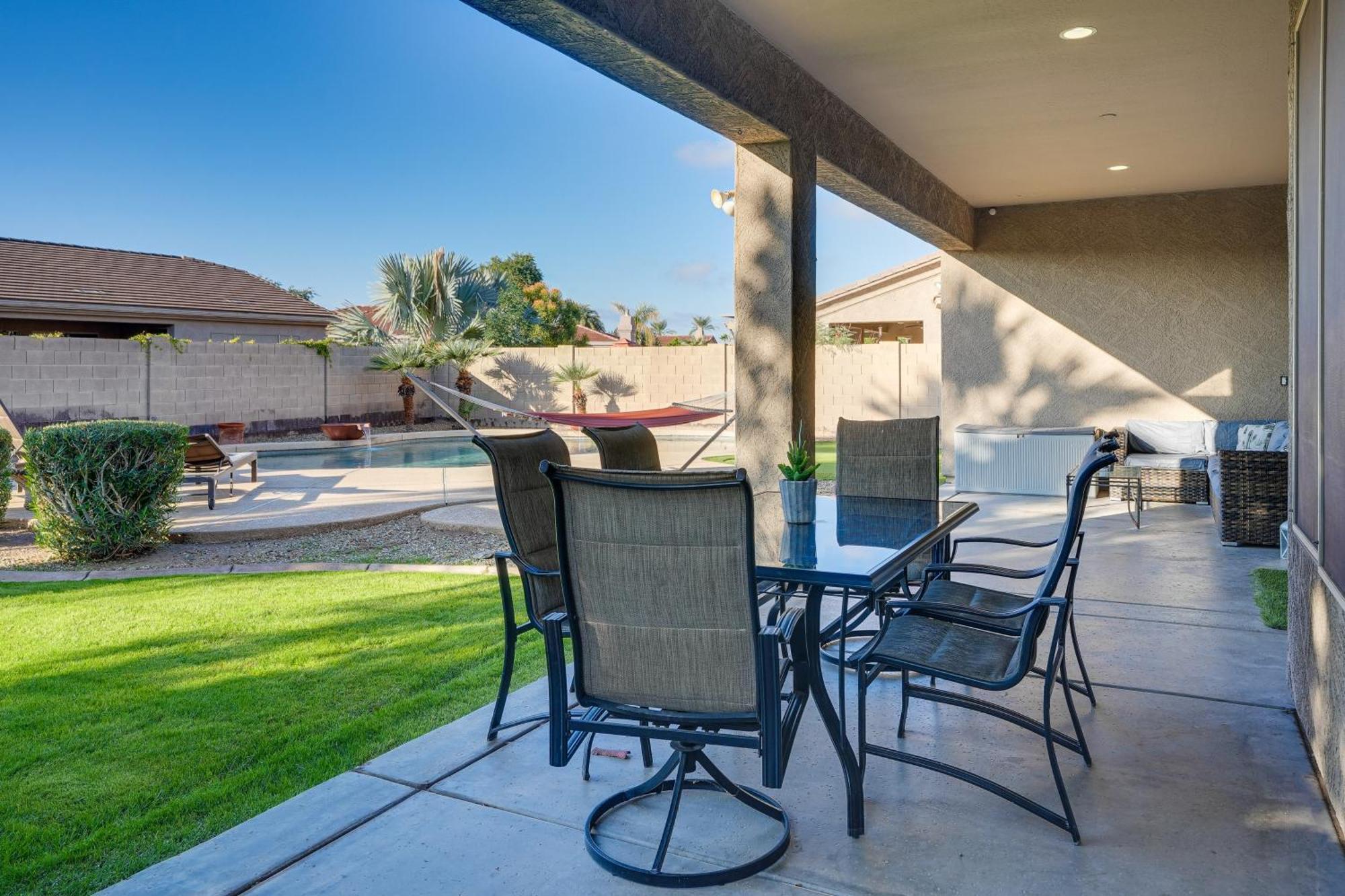 Goodyear Group Getaway With Pool And Putting Green Extérieur photo
