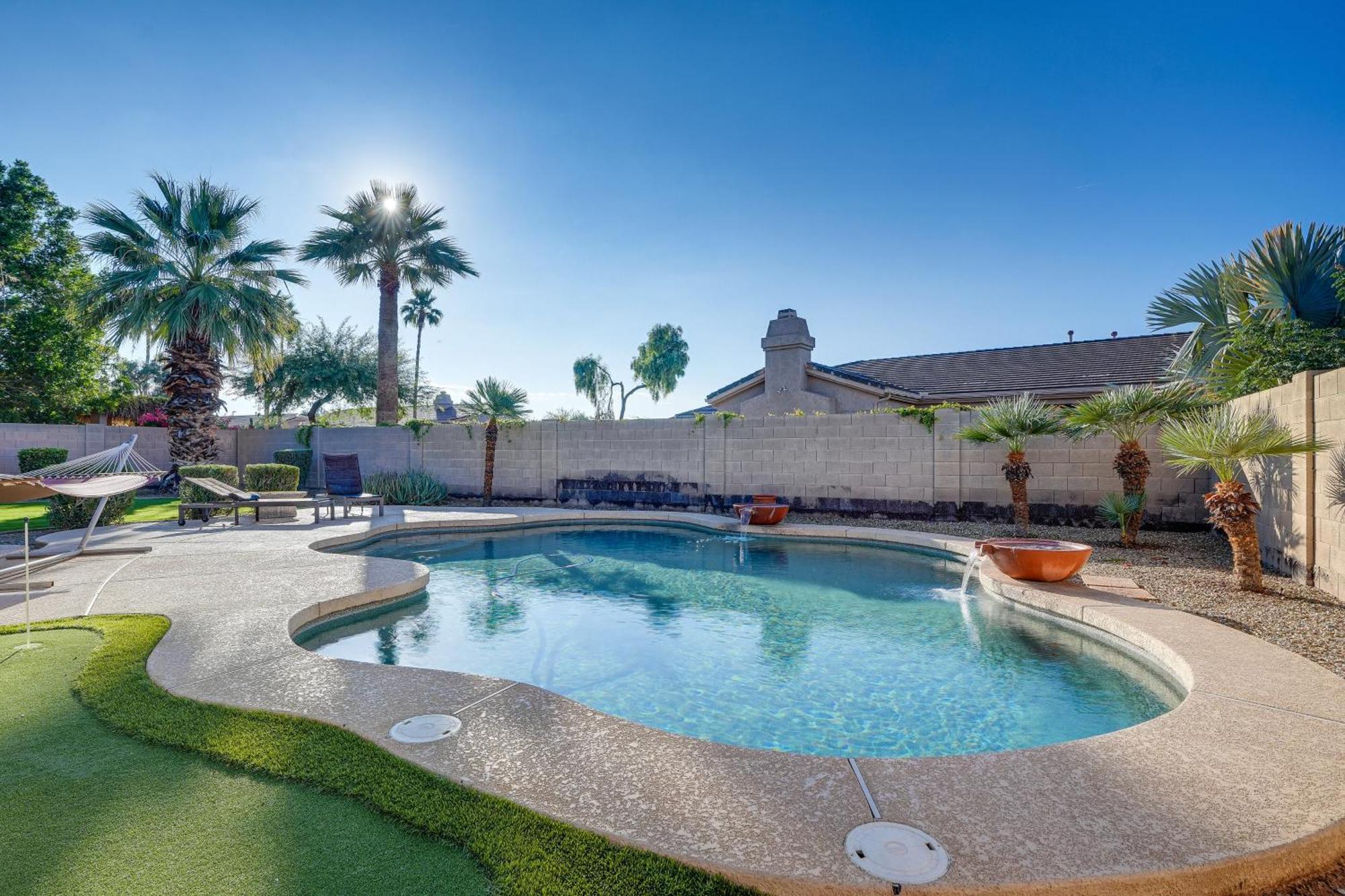 Goodyear Group Getaway With Pool And Putting Green Extérieur photo